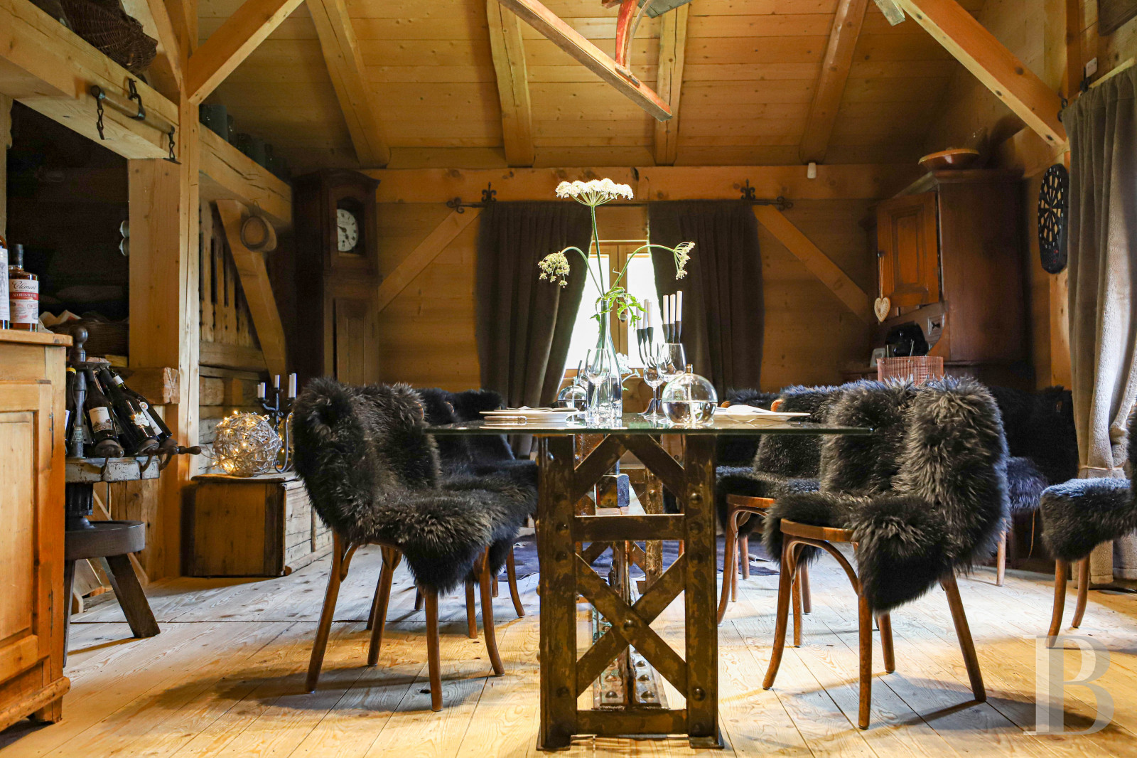 A traditional chalet barn surrounded by alpine pastures in Haute-Savoie, not far from Morzine - photo  n°30